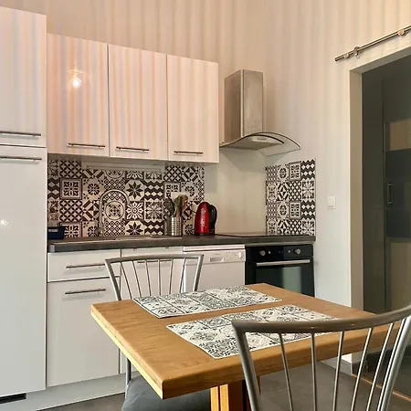 Peaceful In With Garage Apartment Cavaillon