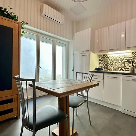 Peaceful In With Garage Apartment *